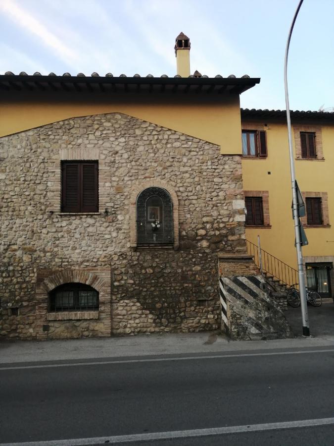 Sulle Orme Di Francesco Appartamento Blu 바스티아 움브라 외부 사진